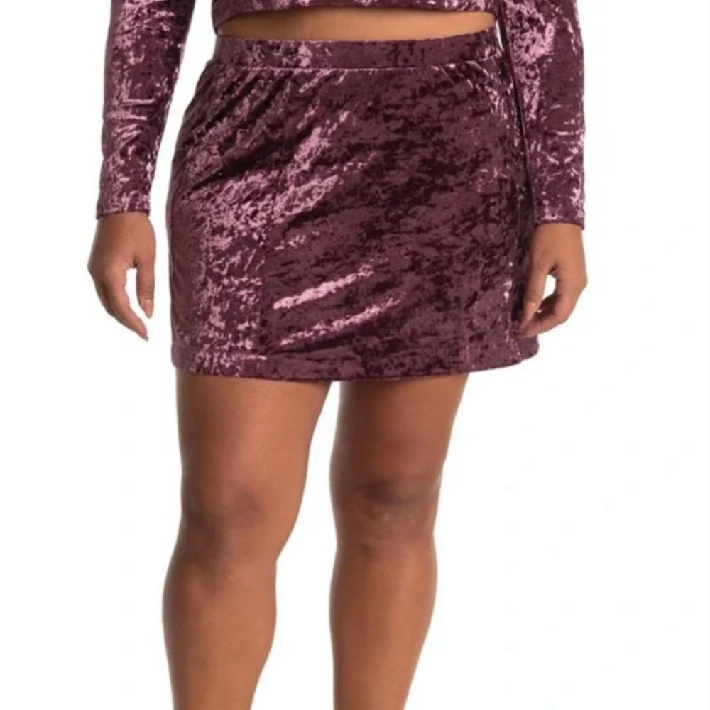 ABOUND Velour Mini Skirt In Burgundy Stem